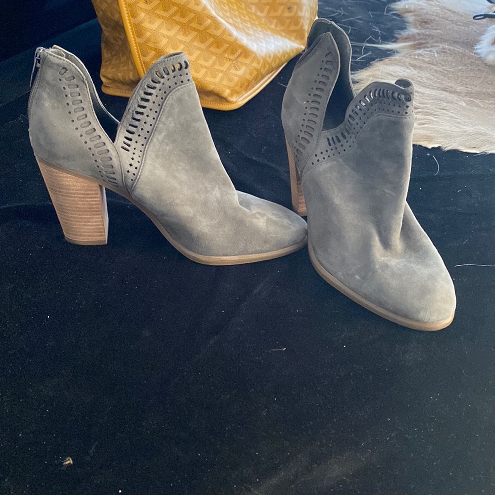 Vince Camuto Grey Suede Ankle Boots🎶